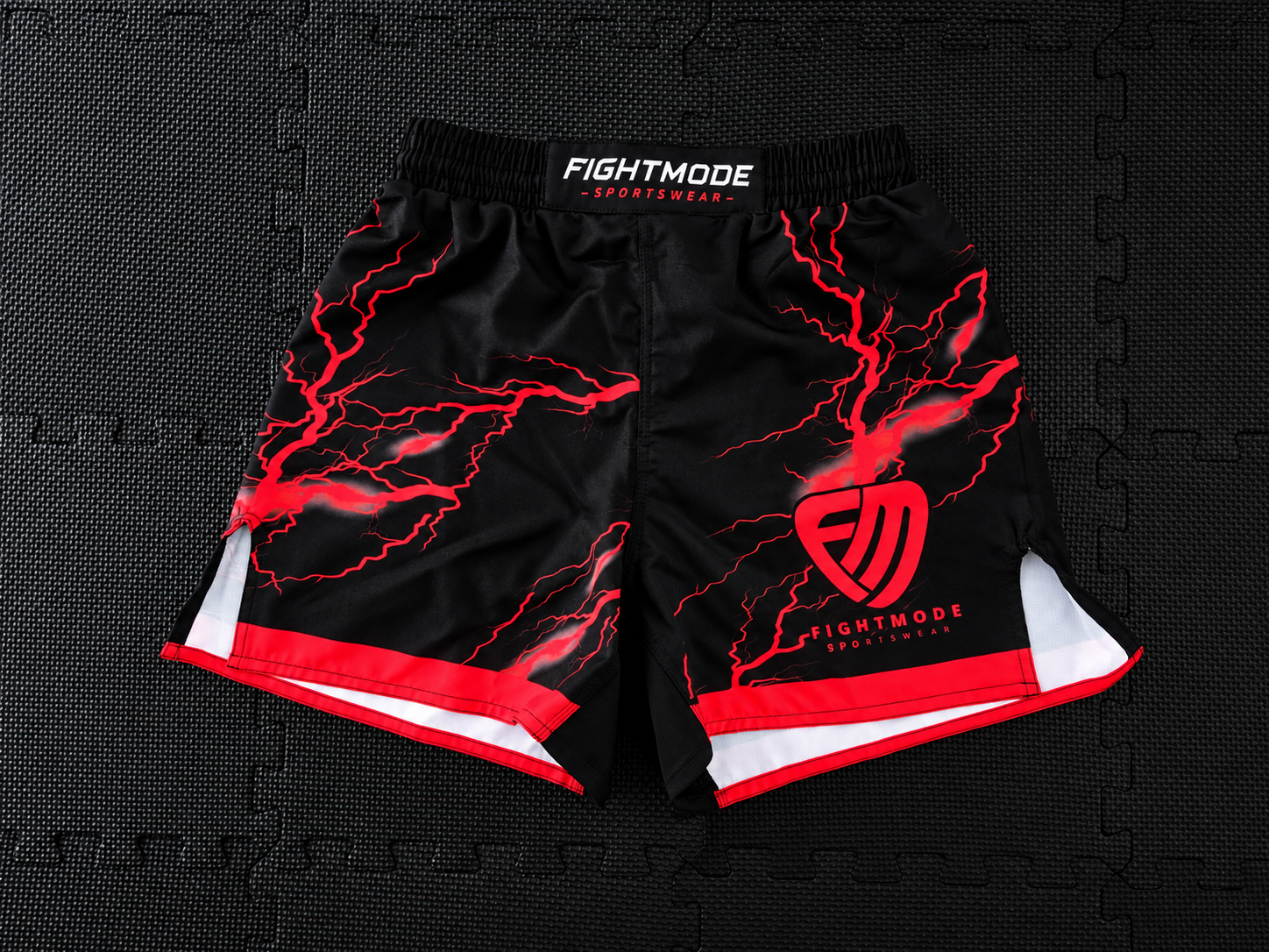 Fightmode Lightning Fightshort Black/Red – Unübersehbar. Kompromisslos.