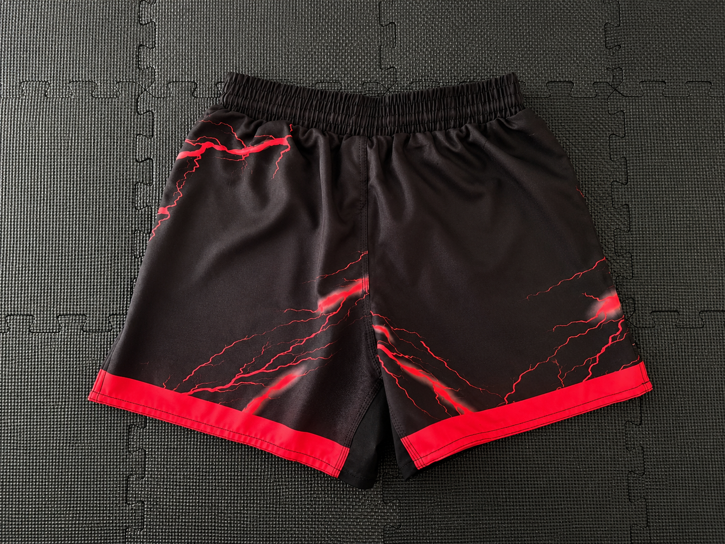 Fightmode Lightning Fightshort Black/Red – Unübersehbar. Kompromisslos. – Bild 3